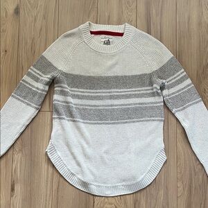 Roots Women's Sweater in Gray and White